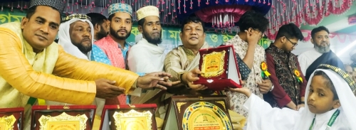 পূবাইলে আনোয়ারা বেগম দারুস সুন্নাহ কাওমী মাদ্রাসায় হাফেজ ছাত্রদের পাগড়ী প্রদান