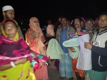 এতিম, দুঃস্থ ও ভবঘুরের হাতে কম্বল তুলে দিলেন মতলব দক্ষিন ইউএনও ফাতিমা সুলতানা