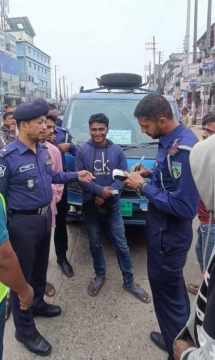 মহাসড়কে থ্রি হুইলার বন্ধে চৌদ্দগ্রাম  হাইওয়ে পুলিশের কঠোর অভিযান