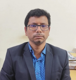 নতুন বই না পেয়ে কার্যালয়ে সহকারী হিসাব রক্ষককে লাঞ্ছিত