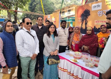 গুড় মেলায় দ্বিতীয় দিনও মানুষের ঢল