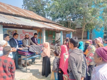 মতলব দক্ষিণে নারায়ণপুর পৌরসভায় শীতবস্ত্র বিতরণ 