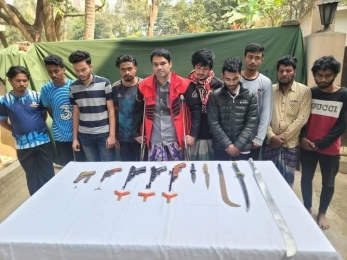 কুমিল্লায় যৌথ বাহিনীর অভিযান, গুলি সহ আটক ১০