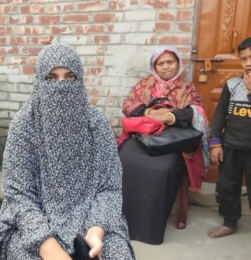 স্ত্রীর দাবিতে আরাফাতের বাড়িতে গৃহবধূ
