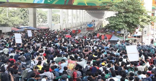 তিতুমীর কলেজকে বিশ্ববিদ্যালয় ঘোষণার দাবিতে শিক্ষার্থীদের সড়ক অবরোধ