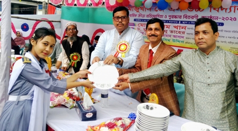 মাজুখান জে এস উচ্চ বিদ্যালয়ে পুরষ্কার বিতরণ অনুষ্ঠিত