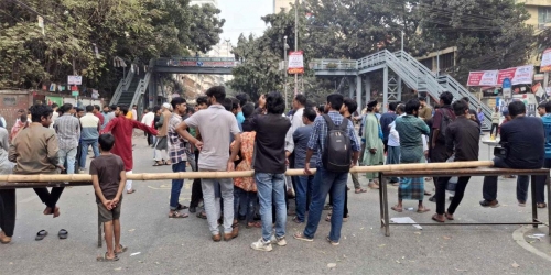 তিতুমীর কলেজের শিক্ষার্থীদের অনশন ষষ্ঠ দিনে, চলছে সড়ক অবরোধ