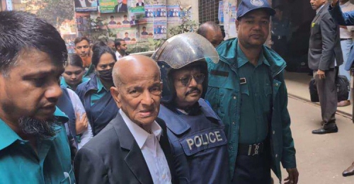 আদালতে কান্নায় ভেঙে পড়লেন কামাল মজুমদার, বললেন— ‘ছাত্রদের দাবি মেনে নিতে বলেছিলাম’