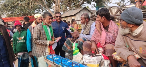 ৩১ দফা দাবী বাস্তবায়নের জয়পুরহাটে বিএনপি নেতার লিফলেট বিতরণ