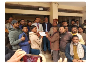 উপজেলা শিক্ষা কর্মকর্তা অপসারণের দাবিতে ডোমারে বিক্ষোভ অবস্থান কর্মসূচি। 