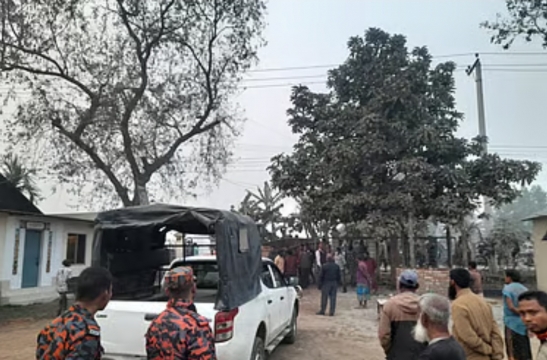 লালমনিরহাটে বিএনপি নেতার অবৈধ ইটভাটায় অভিযান চালাতে গিয়ে অবরুদ্ধ ভ্রাম্যমাণ আদালত