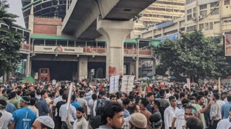 কাফনের কাপড় পরে রাজপথে প্রাথমিকের সুপারিশপ্রাপ্ত শিক্ষকরা