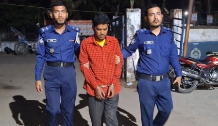 স্ত্রীকে হত্যার পর থানায় স্বামীর আত্মসমর্পণ