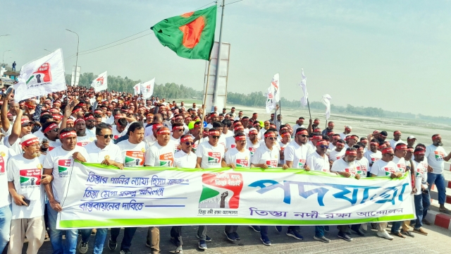 তিস্তার পানির ন্যায্য হিস্যা আদায় ও মেগা প্রকল্প বাস্তবায়নের দাবিতে জনতার ঢল 