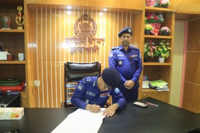 চট্টগ্রাম রেঞ্জ ডিআইজির হাতিয়া থানা পরিদর্শন.