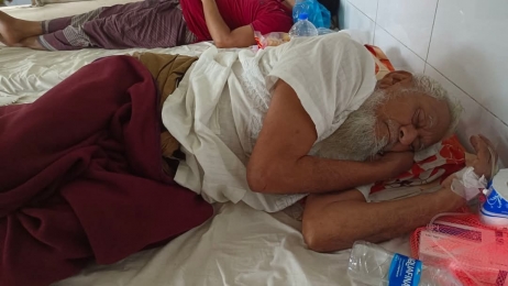 নলছিটিতে খাবারে দুর্বৃত্তদের দেয়া  চেতনানাশকে  দুই পরিবারের ৬ জন অসুস্থ,গুরুতর একজন।