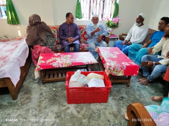প্রথম রমজানেই খোজখবর নিতে জুলাই শহীদদের বাড়িতে নলছিটির ইউএনও ।