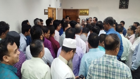 জাতীয় পরিচয়পত্র সেবা বন্ধের হুঁশিয়ারি ইসি কর্মকর্তাদের