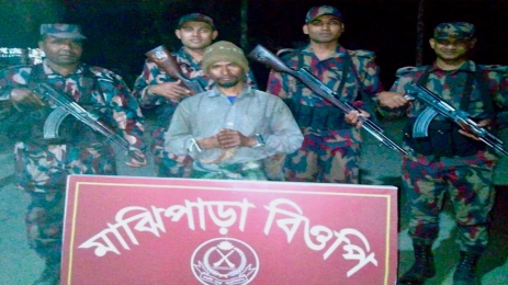 পঞ্চগড়ে ভারতীয় নাগরিক অবৈধভাবে প্রবেশ করে কাজ করতে এসে বিজিবির হাতে আটক
