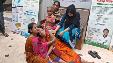স্ত্রীর সামনেই  ব্যবসায়ীকে কুপিয়ে হত্যা এবং মালামাল লুট