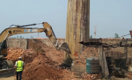 বাহুবলে গুঁড়িয়ে দেওয়া হলো অবৈধ ইটভাটা