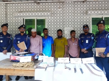 চৌদ্দগ্রাম থানা কর্তৃক ঢাকা-চট্টগ্রাম মহাসড়কে ডাকাতির ঘটনায় জড়িত আঃ জেলা ডাকাত দলের ০৪ (চার) জন সক্রিয় ডাকাত  গ্রেফতার।