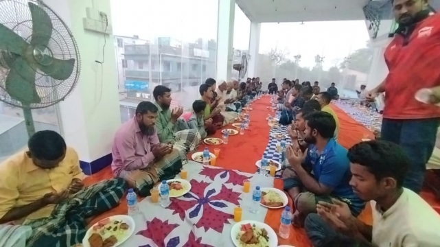 নালিতাবাড়ীতে নির্মাণ শ্রমিকদের নিয়ে ইফতার মাহফিল