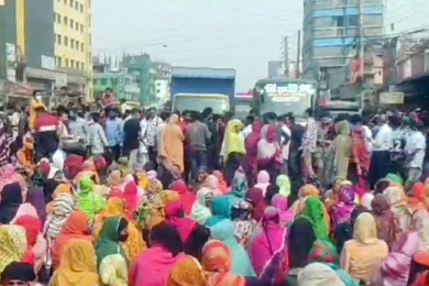 ঈদের ছুটি নিয়ে কারখানা শ্রমিকদের, ঢাকা-ময়মনসিংহ মহাসড়ক অবরোধ   