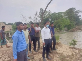 ফেনী নদীতে প্রশাসনের অভিযান, বালু   উত্তোলনের চারটি শ্যালো মেশিন বিকল 