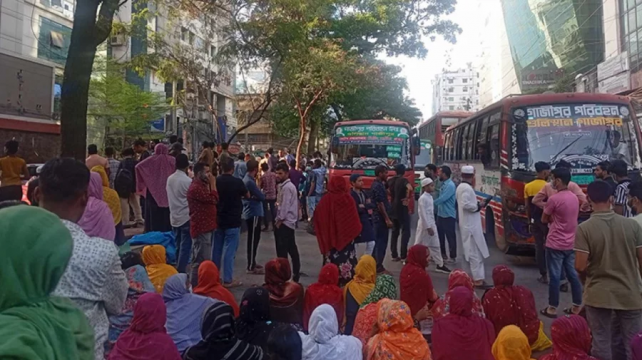 পোশাকশ্রমিকদের সড়ক অবরোধে, কাকরাইল-পল্টন-গুলিস্তান যান চলাচল বন্ধ 