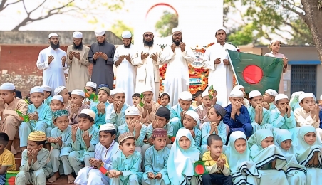 ভূঞাপুরে স্বাধীনতা দিবসে খুদে শিক্ষার্থীদের পুষ্পস্তবক অর্পণ ও দোয়া মোনাজাত অনুষ্ঠিত!