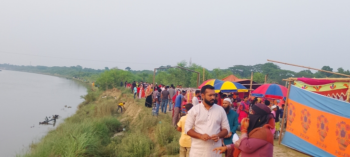 ঈদুল ফিতরে জমজমাট আঠারোবেকী ইকোপার্ক ভাঙ্গন আতঙ্কে দর্শনার্থীরা।