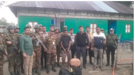 কুমিল্লায় ১ কোটি টাকার চোরাচালানী পণ্য আটক।