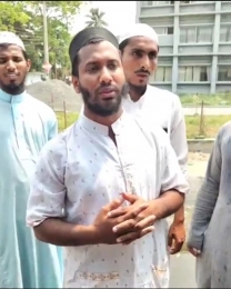 নলছিটিতে ইসরাইলি পণ্য বয়কটের ডাক তৌহিদী জনতার,পণ্য রাস্তায় ফেলে প্রশংসায় ভাসছেন ব্যবসায়ী আরিফ।।