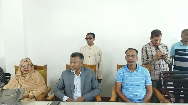 বিএনপি নেতা কর্মীদের সাথে মতবিনিময় করেছেন - সাবেক সচিব আব্দুল বারী 