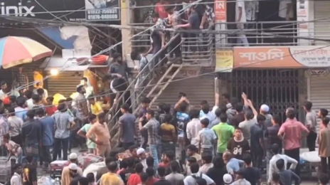 ইসরায়েলি পণ্য রাখায় হোটেল-গার্মেন্টস-মিষ্টির দোকানে ভাঙচুর 