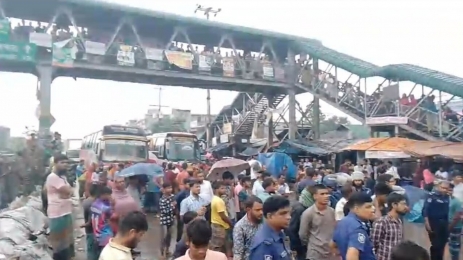 ঢাকা-ময়মনসিংহ মহাসড়ক অবরোধ করে বিক্ষোভ, শ্রমিকদের 