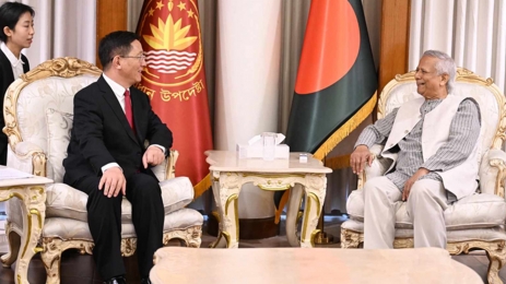 বাংলাদেশ-চীন দ্বিপাক্ষিক সম্পর্ক আরও গভীর করার প্রতিশ্রুতি- প্রধান উপদেষ্টার  