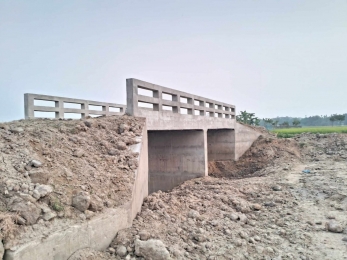 ঈশ্বরগঞ্জে সেতু নির্মাণে অনিয়মের অভিযোগ