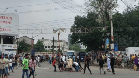 রাসুলুল্লাহ (সা.)কে নিয়ে কটূক্তি করায়, বিক্ষোভে উত্তাল শ্রমিকরা    