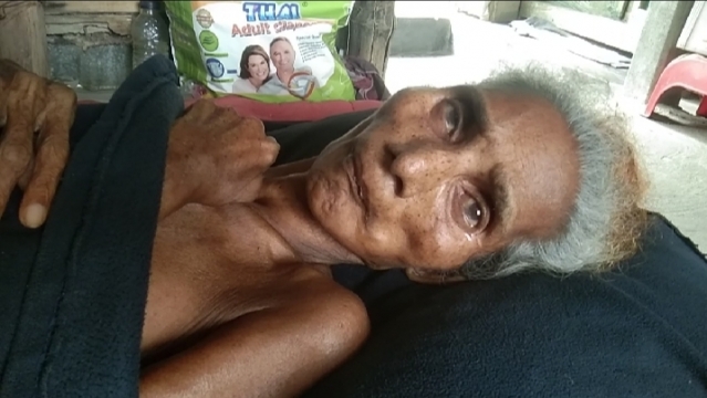 বিনা চিকিৎসায় মৃত্যুর সাথে পাঞ্জা লড়ছে জামালপুরের বৃদ্ধ মেগী বেগম