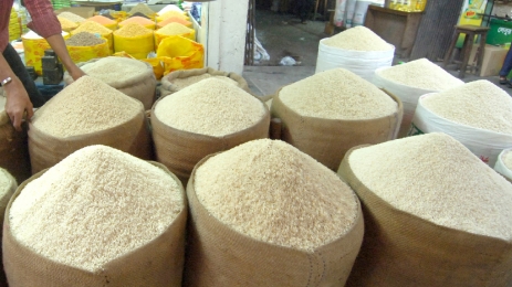 ২০ হাজার মেট্রিক টন চাল এলো ভিয়েতনাম থেকে