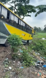 চৌদ্দগ্রামের আটগ্রাম এলাকায় ডলি রিসোর্টের পাশে বাস দুর্ঘটনা