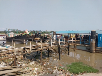 হাতিয়ায় হাট ঘাট মাঠ দখলে বিএনপি নেতাদের সিন্ডিকেট।  সিন্ডিকেটের অন্যতম  হলেন বিএনপি নেতা দোলন ও জুয়েল। 