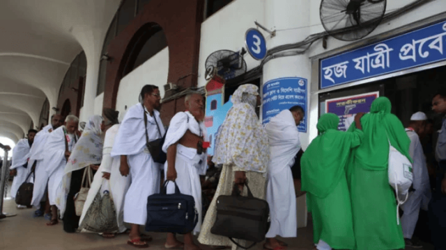 মধ্যরাত থেকে পবিত্র হজের ফ্লাইট শুরু 