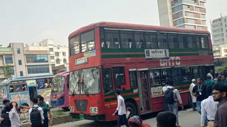 ঢাকা বিশ্ববিদ্যালয়ের শিক্ষার্থীদের বাস ভাঙচুরের ঘটনায়- গ্রেফতার ৫ 