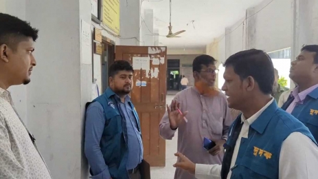 'বিআরটিএ' কার্যালয়ে কাজ হয় না, টাকা আর দালাল ছাড়া