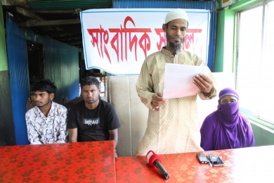 চৌদ্দগ্রামে মামলা দিয়ে হয়রানির প্রতিবাদে ভুক্তভোগিদের সংবাদ সম্মেলন।