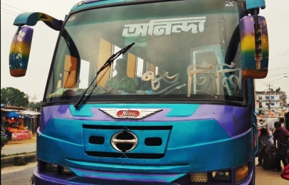 যাত্রী তুলে গন্তব্য বদল বাসে প্রতারণার নাটক, ফেরত নেই ভাড়াও 