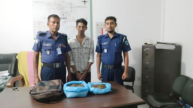 হাতিয়ায় গাঁজাসহ যুবককে পুলিশের হাতে তুলে দিল ছাত্রদল